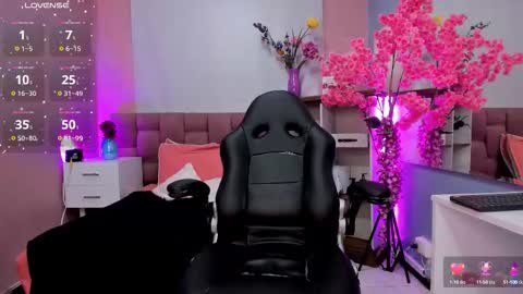 Snapshot of milu_beluci chatting on October 8, 3:05 pm Milu Belucci online show from October 8, 3:05 pm