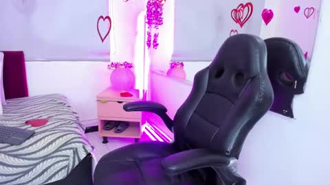 Snapshot of milu_beluci chatting on February 27, 2:54 pm Milu Belucci online show from February 27, 2:54 pm