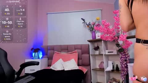 Snapshot of milu_beluci chatting on October 10, 3:17 pm Milu Belucci online show from October 10, 3:17 pm