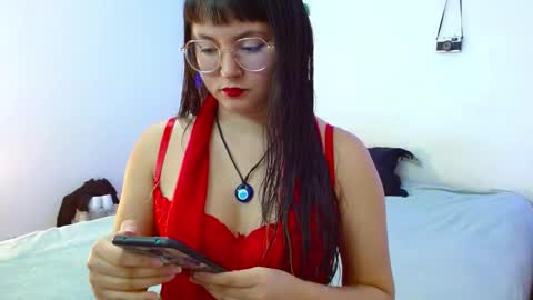 Snapshot of mily_baker chatting on December 19, 5:50 pm mily_baker online show from December 19, 5:50 pm