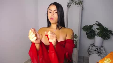 Mily Ortiz online show from June 18, 2:11 pm