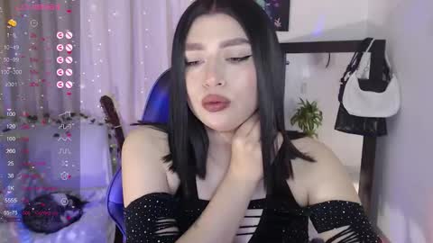 Snapshot of mily_thomson_b chatting on October 17, 9:18 pm Mily online show from October 17, 9:18 pm