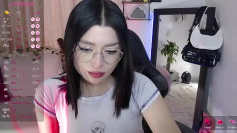 Snapshot of mily_thomson_b chatting on October 12, 12:46 am Mily online show from October 12, 12:46 am