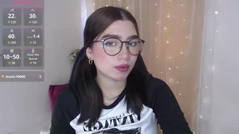 Snapshot of mily_thomson_b chatting on January 12, 5:33 pm Mily online show from January 12, 5:33 pm
