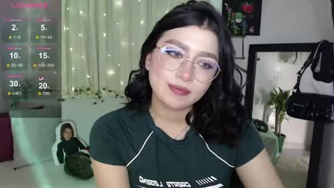 Snapshot of mily_thomson_b chatting on October 4, 11:09 pm Mily online show from October 4, 11:09 pm