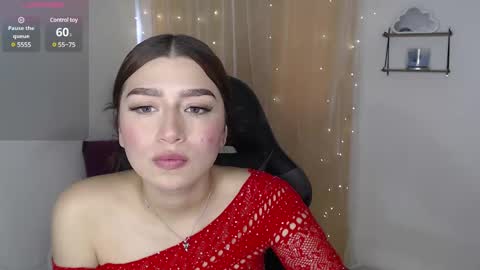 Snapshot of mily_thomson_b chatting on February 6, 9:28 pm Mily online show from February 6, 9:28 pm