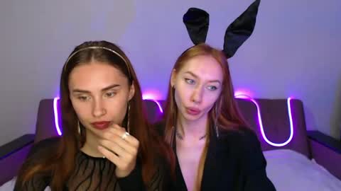 mimi_red online show from April 20, 7:17 pm