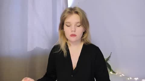 hi Im Mina  online show from March 11, 1:26 am