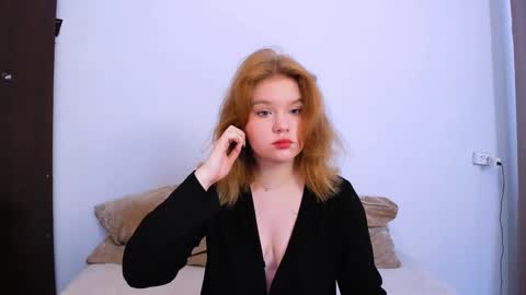 hi Im Mina  online show from September 17, 1:25 am