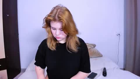 hi Im Mina  online show from October 8, 11:47 am