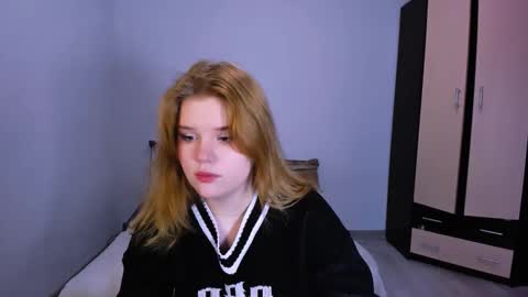 hi Im Mina  online show from December 18, 2:05 am