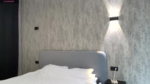 Snapshot of mina_moons chatting on February 24, 12:05 am Mina online show from February 24, 12:05 am