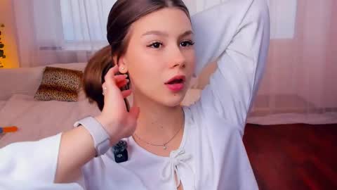 Mindi online show from October 15, 7:33 am