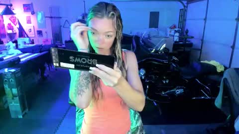 Snapshot of mindymars chatting on October 10, 2:55 pm Mindy Mars online show from October 10, 2:55 pm