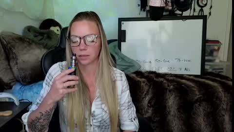 Snapshot of mindymars chatting on September 17, 3:10 pm Mindy Mars online show from September 17, 3:10 pm