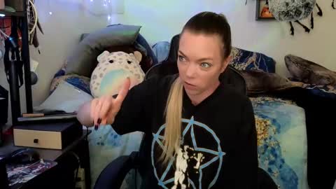 Snapshot of mindymars chatting on March 3, 3:59 pm Mindy Mars online show from March 3, 3:59 pm