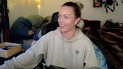 Snapshot of mindymars chatting on January 15, 2:35 pm Mindy Mars online show from January 15, 2:35 pm