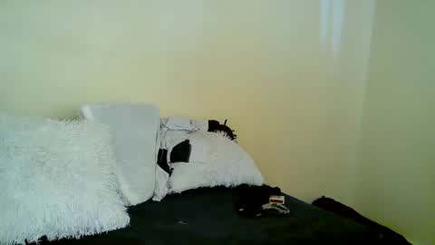 minieme001 online show from March 11, 5:22 am