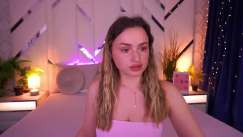 minifox_ online show from February 12, 9:00 am