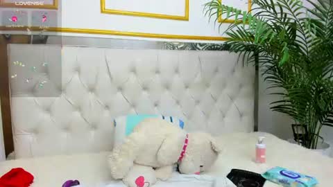 Miranda Vegaa online show from June 20, 5:49 pm