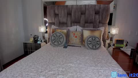 Miranda online show from November 18, 2:01 am