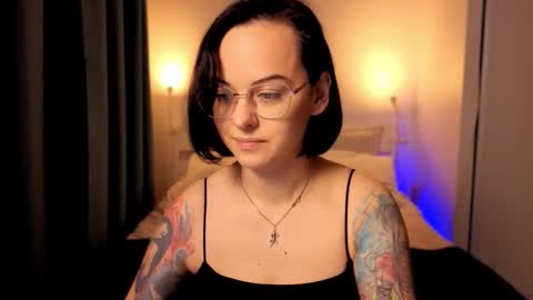 Snapshot of miraskyy chatting on October 21, 6:23 pm MiraSkyy online show from October 21, 6:23 pm