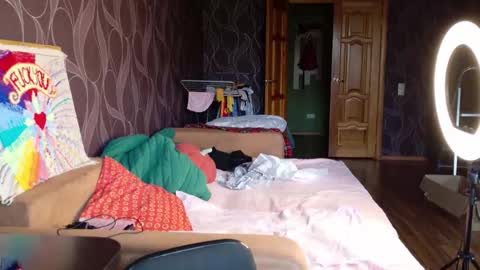 Snapshot of miriamor chatting on October 31, 8:07 am Mira online show from October 31, 8:07 am