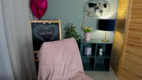 Snapshot of mishapallmer chatting on October 6, 1:33 am mishapallmer online show from October 6, 1:33 am