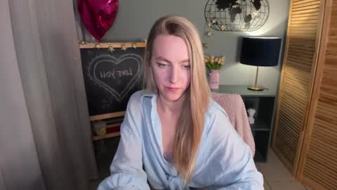 Snapshot of mishapallmer chatting on October 2, 1:54 am mishapallmer online show from October 2, 1:54 am