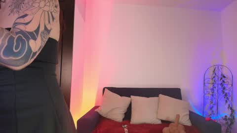 KRAVE  online show from May 6, 2:26 am