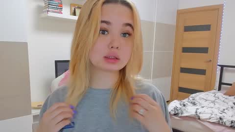 miss__selena online show from February 6, 7:07 pm