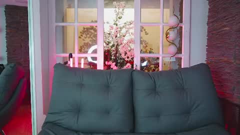 Zoe online show from August 1, 6:10 pm