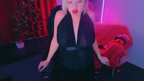 miss_alice_silver online show from May 6, 11:14 am
