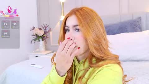 Snapshot of miss_carrot chatting on October 4, 12:44 pm julieta online show from October 4, 12:44 pm