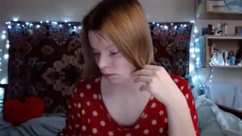 Snapshot of miss_elistia_ chatting on January 17, 11:49 am Elis online show from January 17, 11:49 am