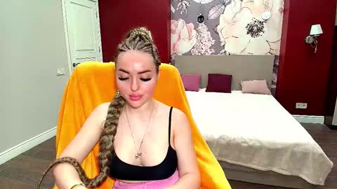 Snapshot of miss_kiten chatting on September 25, 8:28 pm miss_kiten online show from September 25, 8:28 pm