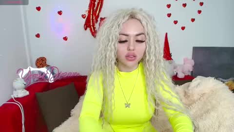 Snapshot of miss_kiten chatting on February 10, 5:47 am miss_kiten online show from February 10, 5:47 am