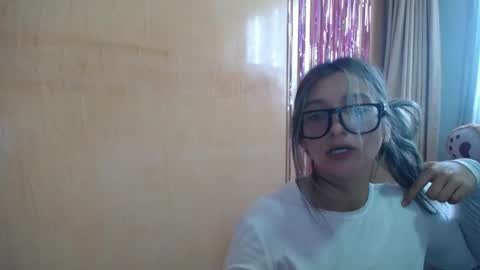 lilieth  online show from April 30, 4:34 pm