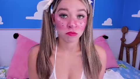miss_lucyla online show from June 26, 11:11 am