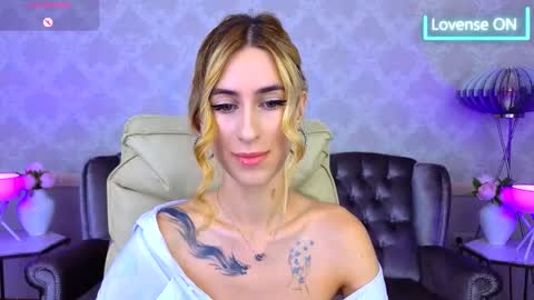 Snapshot of miss_martini chatting on September 18, 6:23 am   online show from September 18, 6:23 am