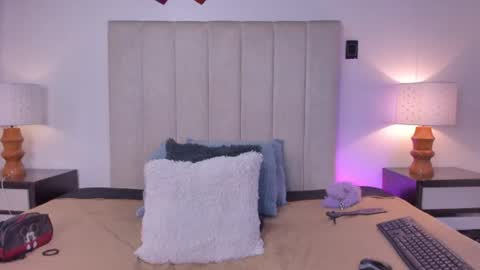 miss_milf_ online show from July 8, 8:00 pm