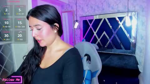  M E L A N I E  online show from March 15, 12:29 pm