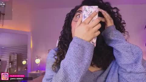 Amy Olivera online show from December 3, 1:02 pm