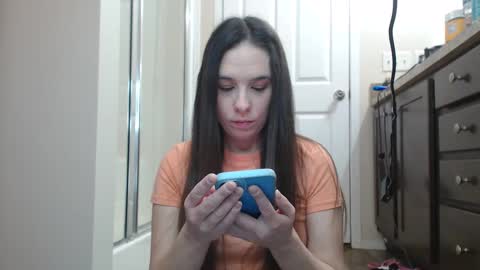 Snapshot of miss_sunshine01 chatting on January 6, 1:09 am Bella online show from January 6, 1:09 am