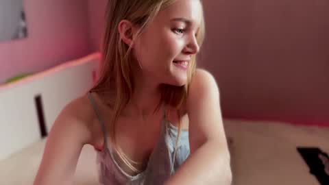 Snapshot of miss_sweetdream chatting on January 8, 11:52 pm Emily online show from January 8, 11:52 pm