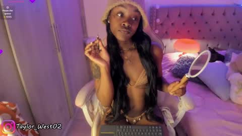 Tay Tay Independent Model   online show from May 5, 7:00 am