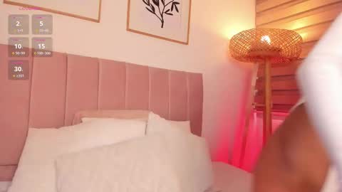 Sara Vanegas online show from November 11, 1:30 pm