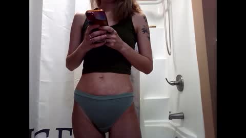 MissEeva online show from February 6, 7:40 pm