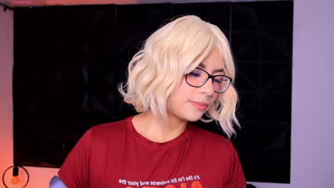 Snapshot of misselektra__ chatting on January 6, 3:42 am ELEKTRA online show from January 6, 3:42 am