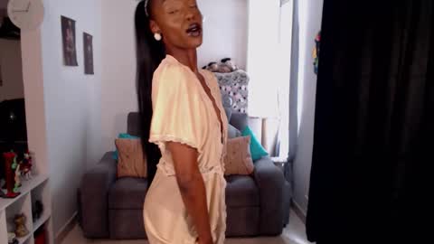 Emilie Diaz online show from March 4, 4:13 pm